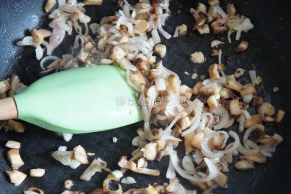 香菇卤肉饭的做法图解3