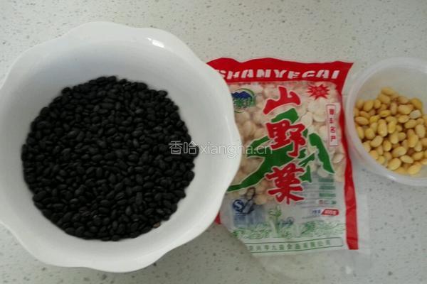 黑豆杏仁杂拌菜的做法图解1
