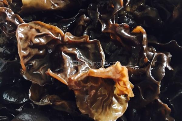 大葱木耳炒鸡蛋的做法图解1