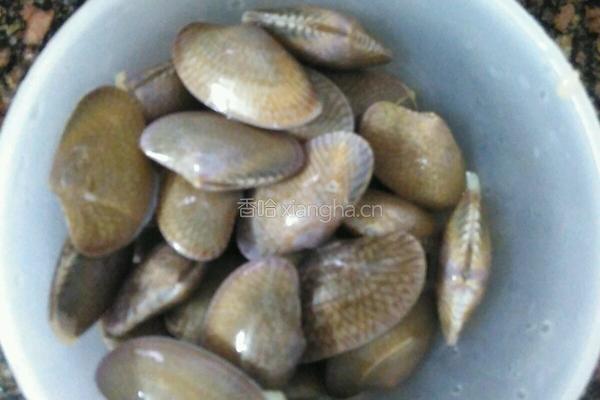 花蛤豆腐汤的做法图解1