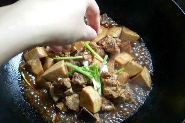 芋头炖排骨的做法图解13