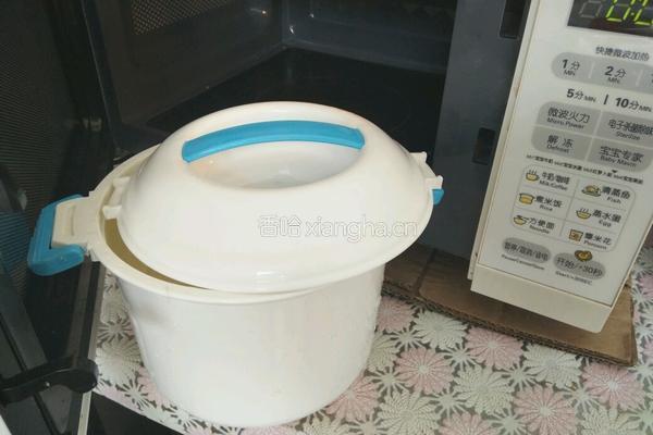 微波炉煮饺子的做法图解1