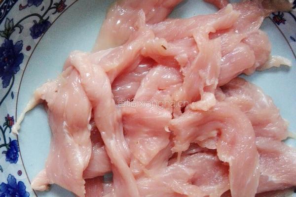 白菜木耳炒肉的做法图解1