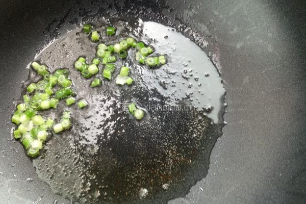 绿豆芽炒韭菜的做法图解1