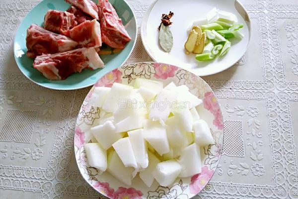 排骨烧冬瓜的做法图解1
