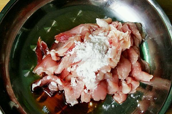 双椒炒猪肉的做法图解2