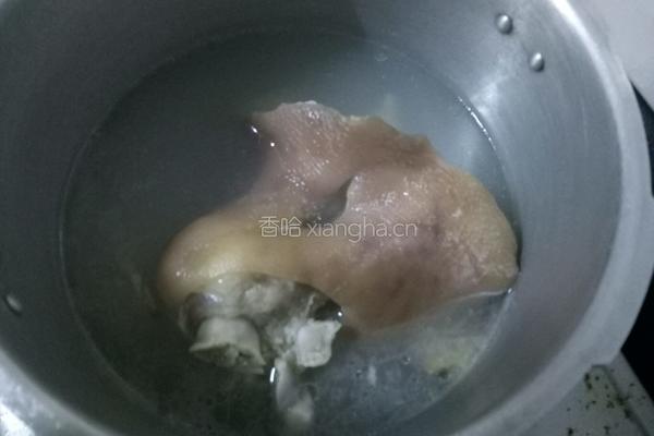 白灼猪手的做法图解4