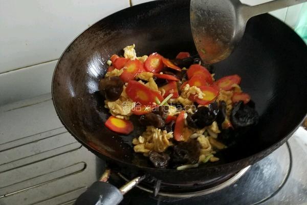 胡萝卜木耳炒鸡蛋的做法图解9