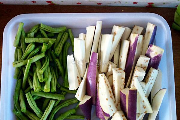 豆角烧茄子的做法图解2