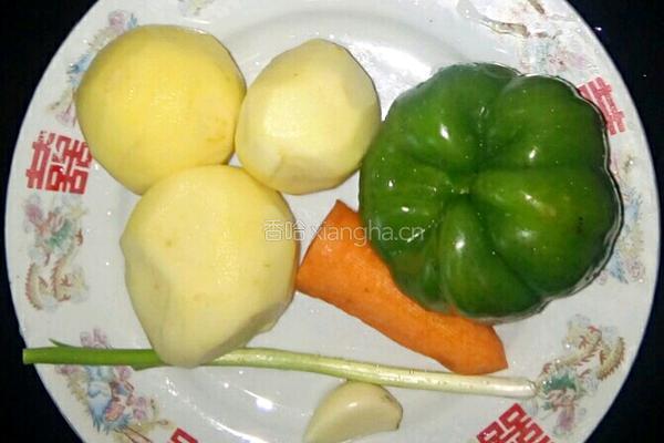 胡萝卜丝炒土豆丝的做法图解1