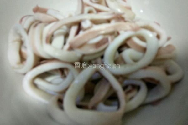 姜葱爆鱿鱼筒的做法图解6