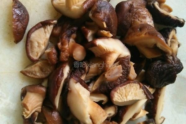 小白菜炒香菇的做法图解3