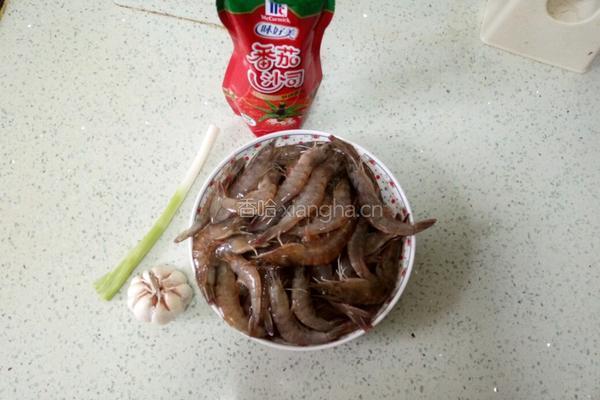 番茄酱虾的做法图解1