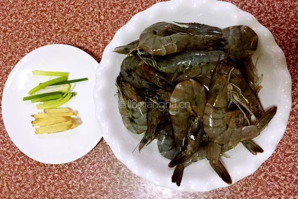 微波番茄虾的做法图解1