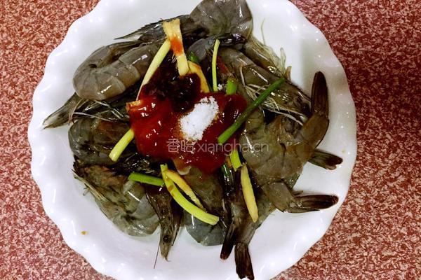 微波番茄虾的做法图解2