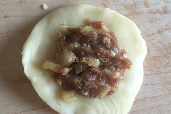 酥皮鲜肉榨菜月饼的做法图解13