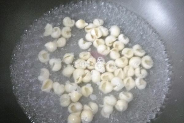 番茄鸡蛋贝壳羹的做法图解2