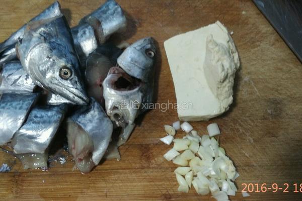 鲅鱼炖豆腐的做法图解1