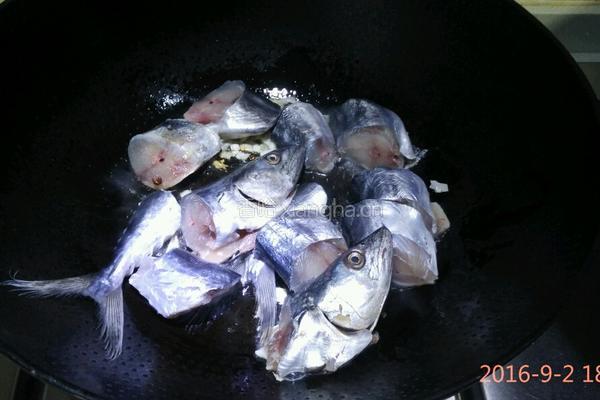 鲅鱼炖豆腐的做法图解3