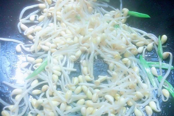 黄豆芽炒咸鱼的做法图解8