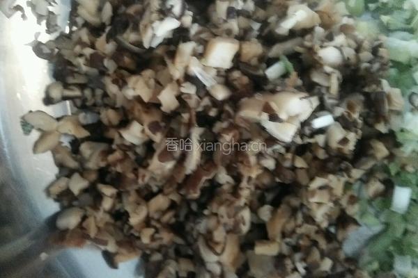 香菇芹菜猪肉馄饨的做法图解3