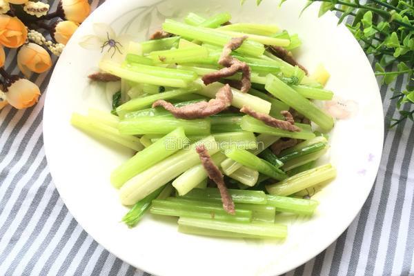 猪肉炒芹菜的做法图解6
