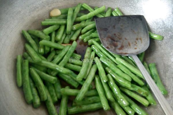 干煸梅豆的做法图解4