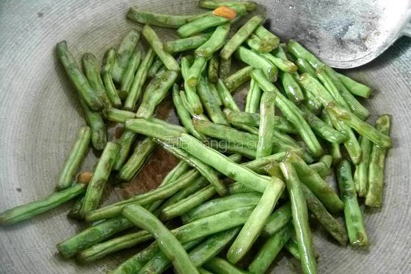 干煸梅豆的做法图解5