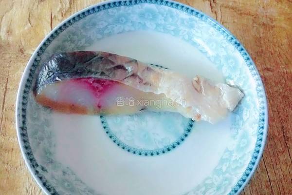 咸鱼蒸豆腐的做法图解1