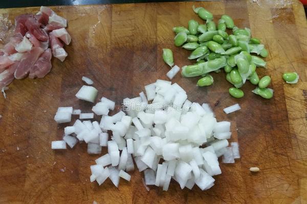 冬瓜毛豆咸肉汤的做法图解1