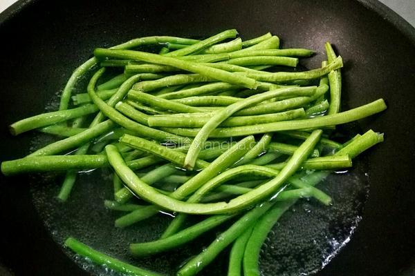 麻酱拌豆角的做法图解3