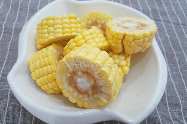 玉米炖猪蹄的做法图解2