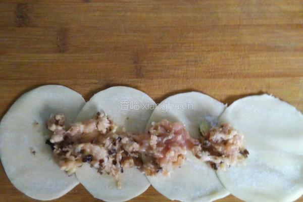 木耳莲藕肉馅花样饺子的做法图解7