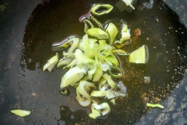芹菜炒猪肝的做法图解3