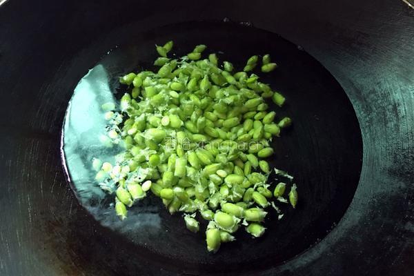 青豆虾仁的做法图解4