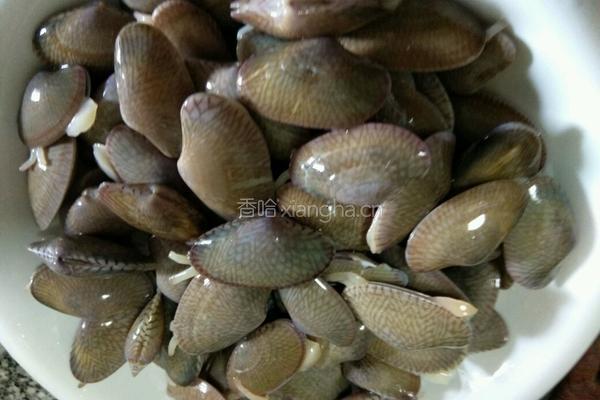 水煮蚬子的做法图解1