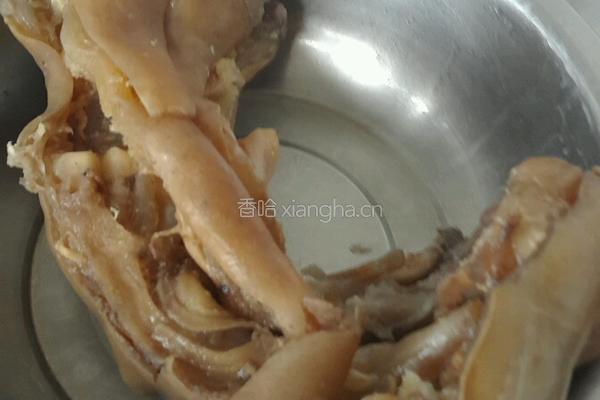 葱烧牛蹄筋的做法图解1