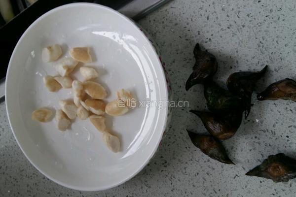 荷塘三白的做法图解1