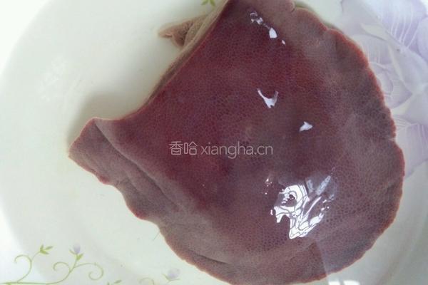 芹菜炒猪肝的做法图解1