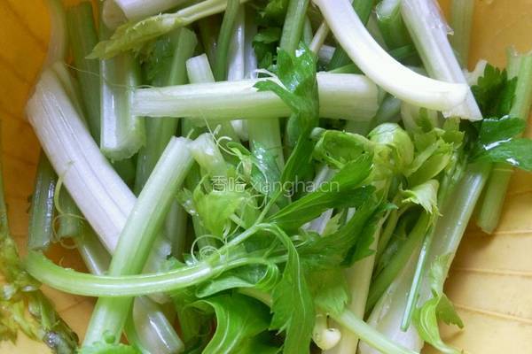 芹菜炒猪肝的做法图解3