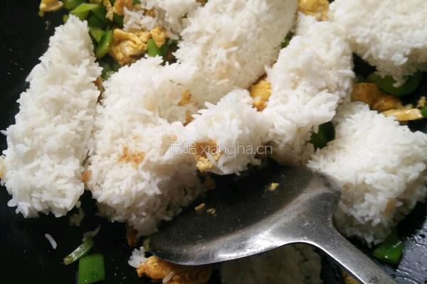 圆椒炒饭的做法图解4