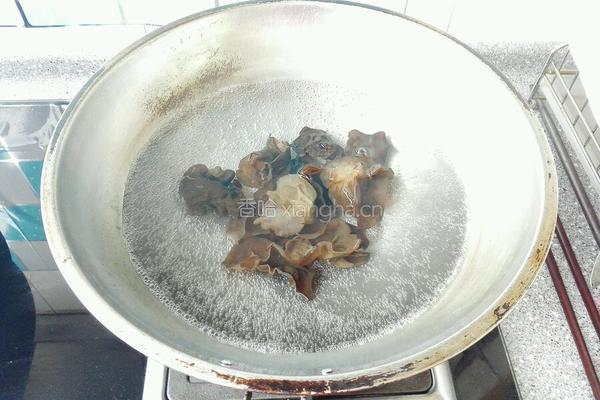 山药炒黑木耳的做法图解2