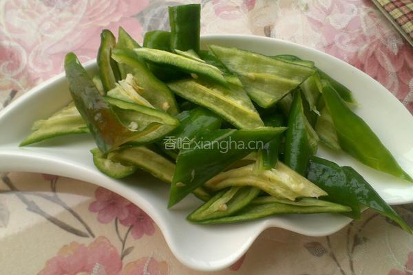 青椒炒里脊肉的做法图解1