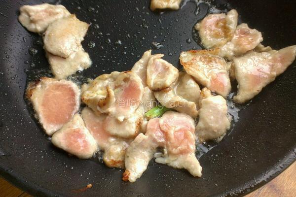 青椒炒里脊肉的做法图解3