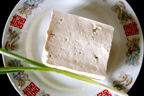 豆腐圆子的做法图解1