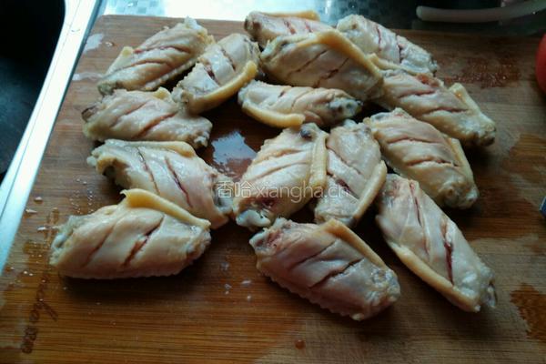 可乐烧鸡翅的做法图解1