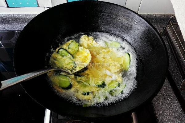 老黄瓜鸡蛋汤的做法图解7