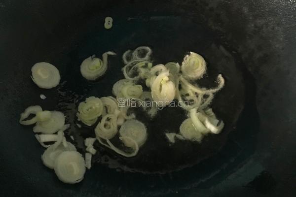 辣椒炒肉的做法图解1