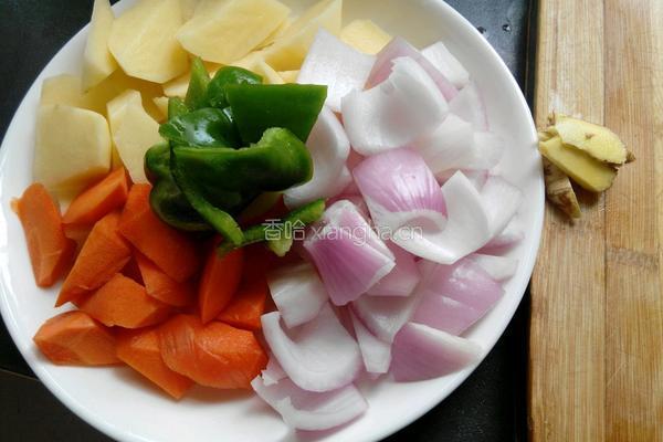 咖喱鸡翅土豆的做法图解2