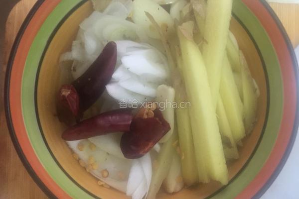 煎黄花鱼的做法图解1